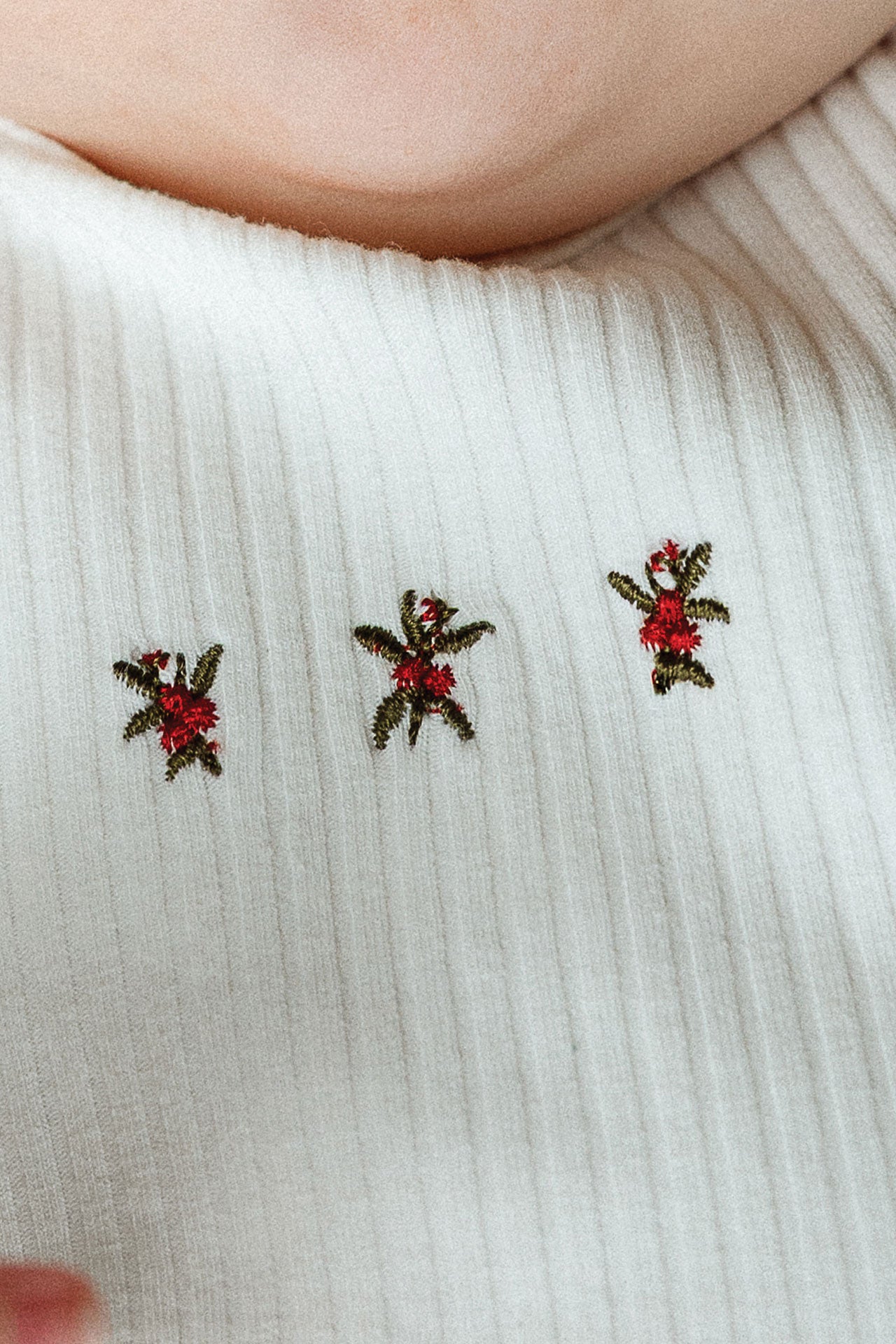 Growsuit Embroidered Holly
